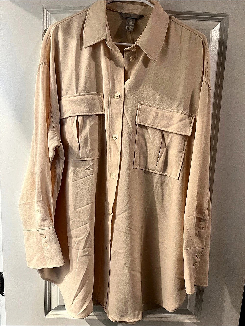 H&M Loose-Fit Twill Shirt Button Down in Cream